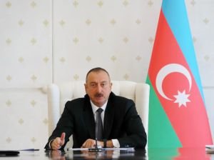 Azərbaycan prezidenti: “Bəzi məmurlar özlərini apara bilmirlər, kobud səhvlər buraxırlar”