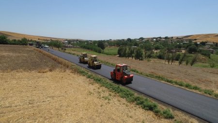 Cəlilabad-Yardımlı yolunun yenidən qurulması yekunlaşır (FOTO)