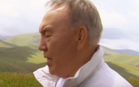 Nazarbayev oxuduğu mahnıya klip çəkdirdi - Video