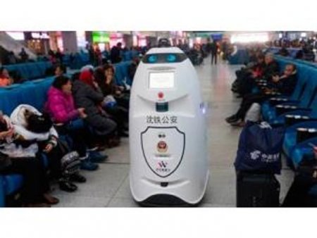 Robot polislər patrul xidmətinə başladı