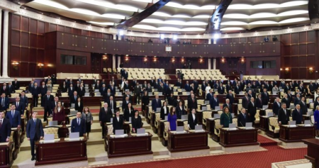 Milli Məclisin 17-də keçirilən plenar iclasında deputatlar arasında narazılıq yaranıb.