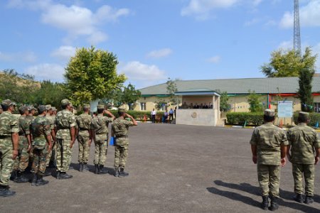 Əsgərlərə göndərilən sovqatı oğurlayıb satdılar - Tovuz əhalisi hiddətləndi