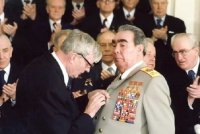 Müharibə orden-medalları –"Statusuna uyğun olmadığına görə"Brejnevdən geri alınan “Qələbə” ordeni