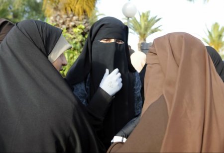 MİT-in “qaranquş” ovu: İranlı casus qadınlar nə cildlərə girirlər