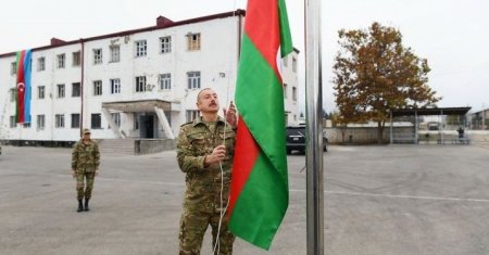 Prezident işğaldan azad edilmiş ərazidə bayrağımızı qaldırıb - VİDEO