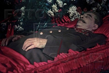 Stalini dəfn edən KQB polkovniki sirləri açdı: “Kiteldən Qızıl ulduzu və qızıl düymələri ...”