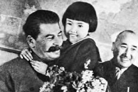 Stalin və Gelya – Rəhbərlə çəkilən şəkli dünyanı dolaşan qızcığazın atasını güllələyiblər