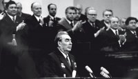 25-ci qurultayın stressi – Xəstə Brejnev 4 saat çıxış edib, Podqornı iddiasının güdazına gedib