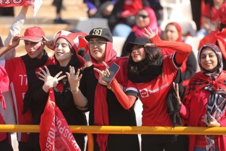 41 ildən sonra ilk dəfə - İranda qadınların stadion qadağası